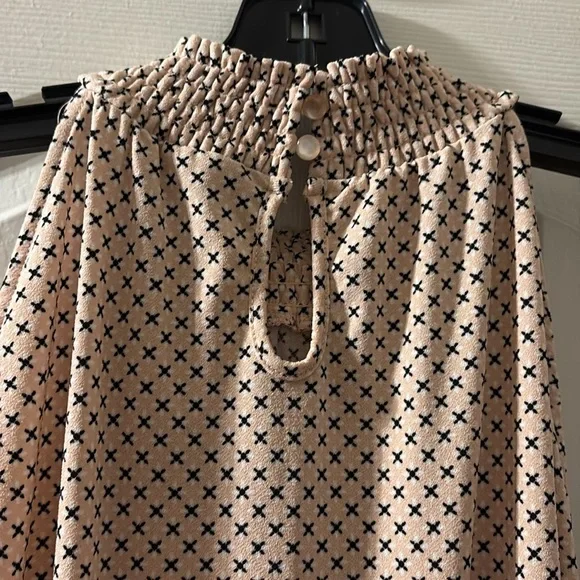 Adrianna Papell EUC Halter Peachy Cream Cross Design Blouse size L - Picture 6 of 6